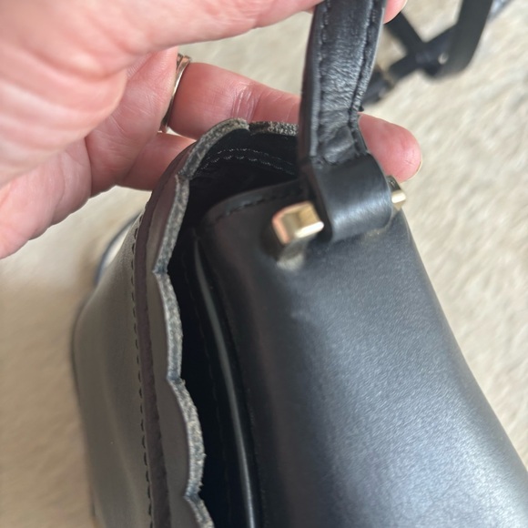 Kate Spade black/navy Jazmin Maplecourt leather crossbody with scalloped edge - Picture 4 of 12